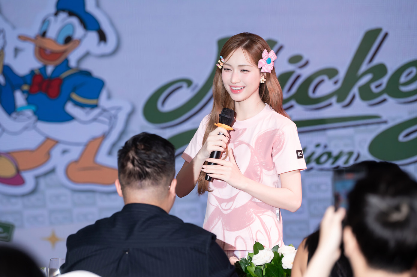 Hòa Minzy nói cát-xê quan trọng, nhưng điều quan trọng là chất lượng sản phẩm mà cô đại diện. Hòa Minzy nói cát-xê quan trọng, nhưng điều quan trọng là chất lượng sản phẩm mà cô đại diện.