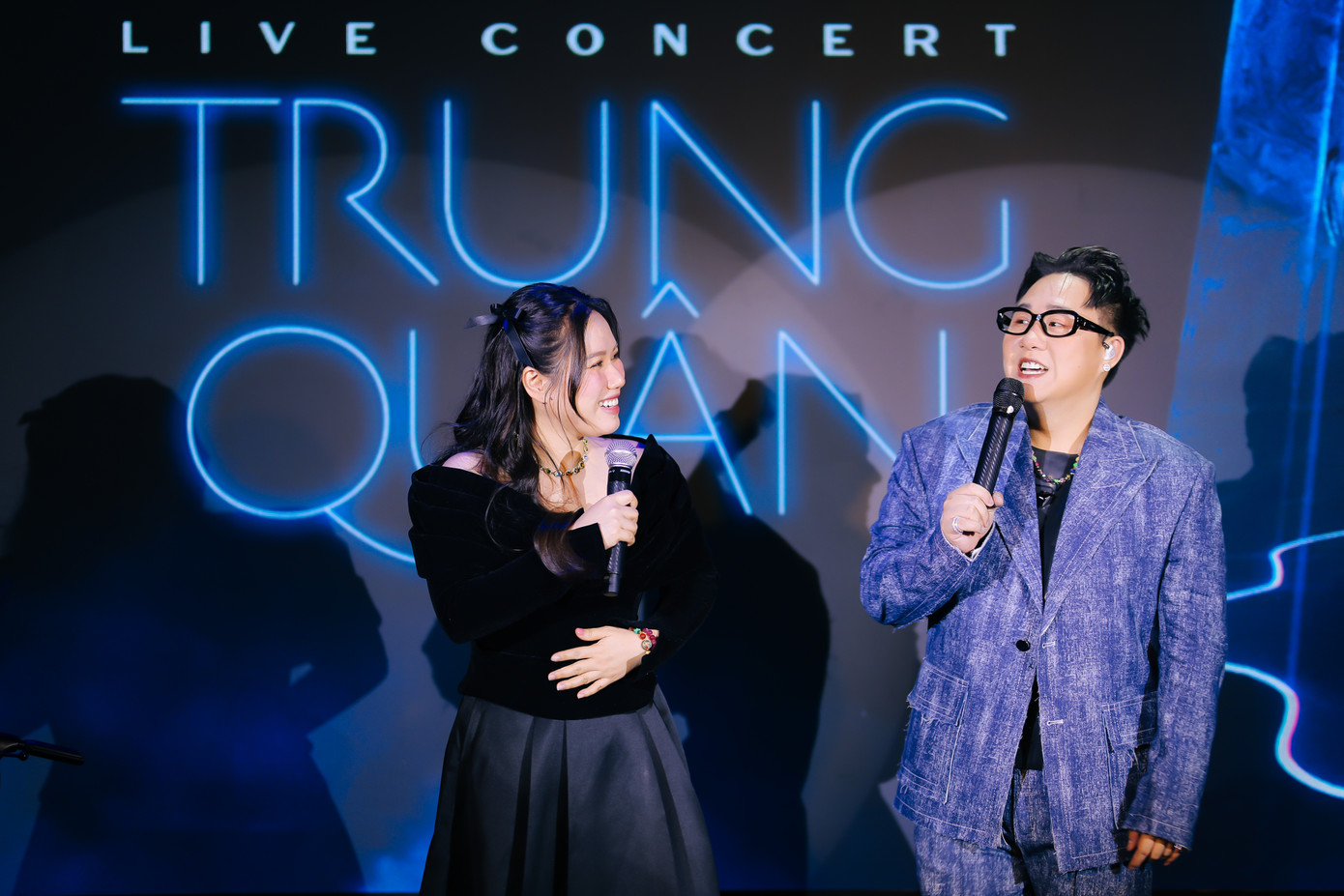 Ngoài Thùy Chi (ảnh), Trung Quân mời diva Mỹ Linh, ca sĩ Hồ Quỳnh Hương, Hương Tràm và rapper Suboi tham gia live show.