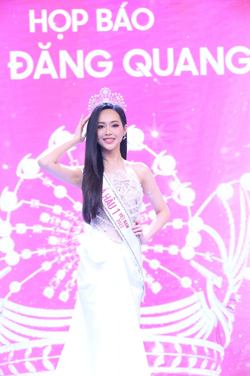 Từ ngày tham gia cuộc thi, Trịnh Thùy Linh luôn gây ấn tượng là cô gái có gương mặt khả ái. Vị trí Á hậu 1 của người đẹp đến từ Thanh Hóa làm hài lòng công chúng, người hâm mộ sắc đẹp.