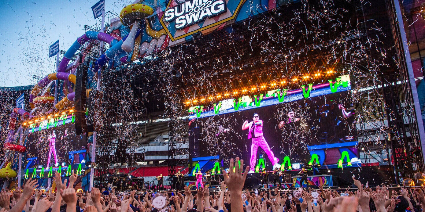 PSY tại show diễn Summer Swag. PSY tại show diễn Summer Swag.