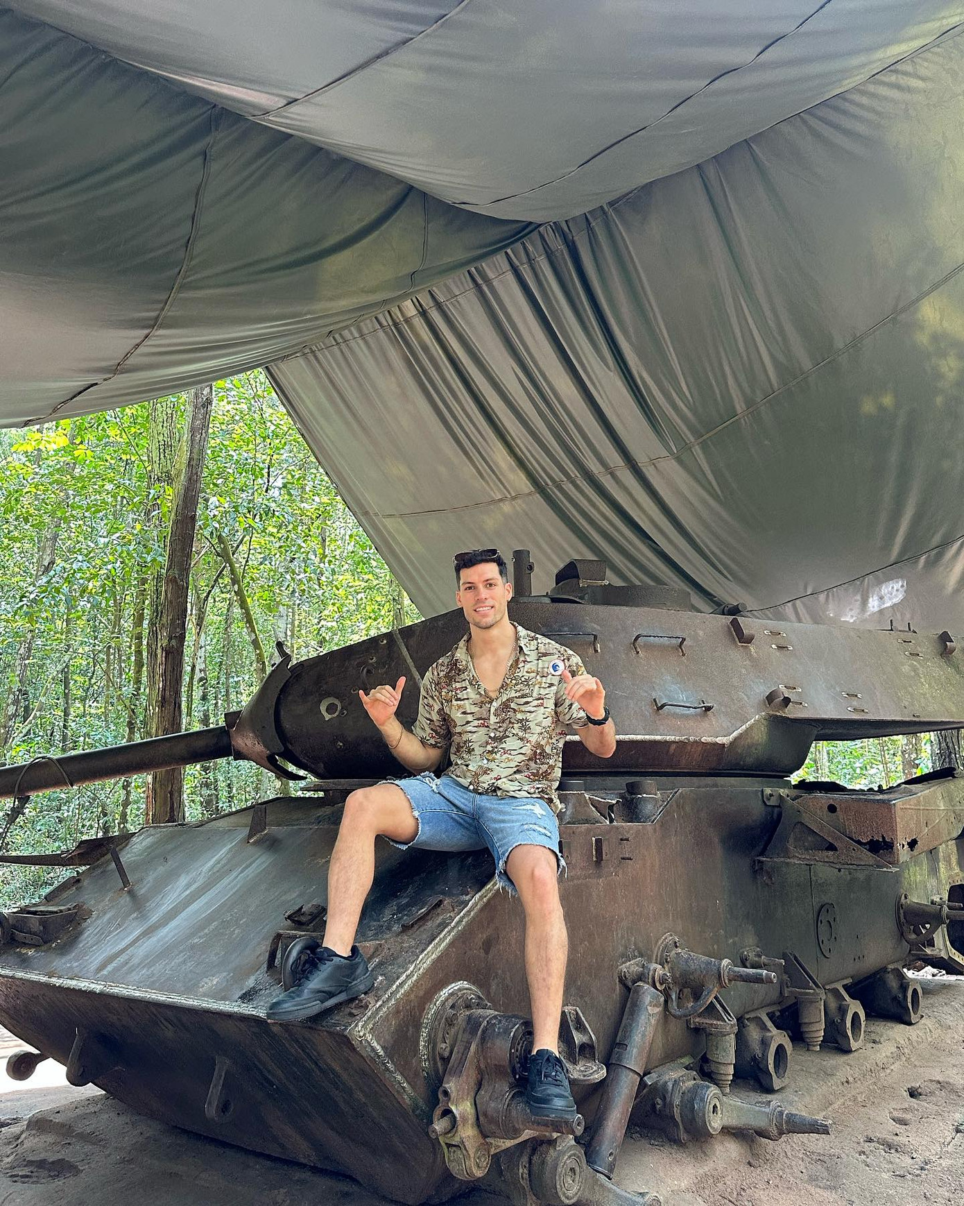 "Trải nghiệm hoạt động mạo hiểm và năng động thật độc đáo và đáng học hỏi. Những gì diễn ra mỗi ngày đều là sự học hỏi. Tôi rất vui khi được trải nghiệm văn hóa Việt Nam. Tôi luôn mong muốn kể cho các bạn nghe những trải nghiệm của tôi", Patricio Parodi viết về trải nghiệm tại địa đạo Củ Chi.