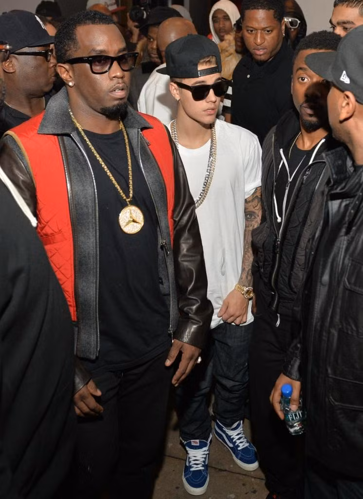 Justin Bieber từng có mối quan hệ thân thiết với Justin Bieber.