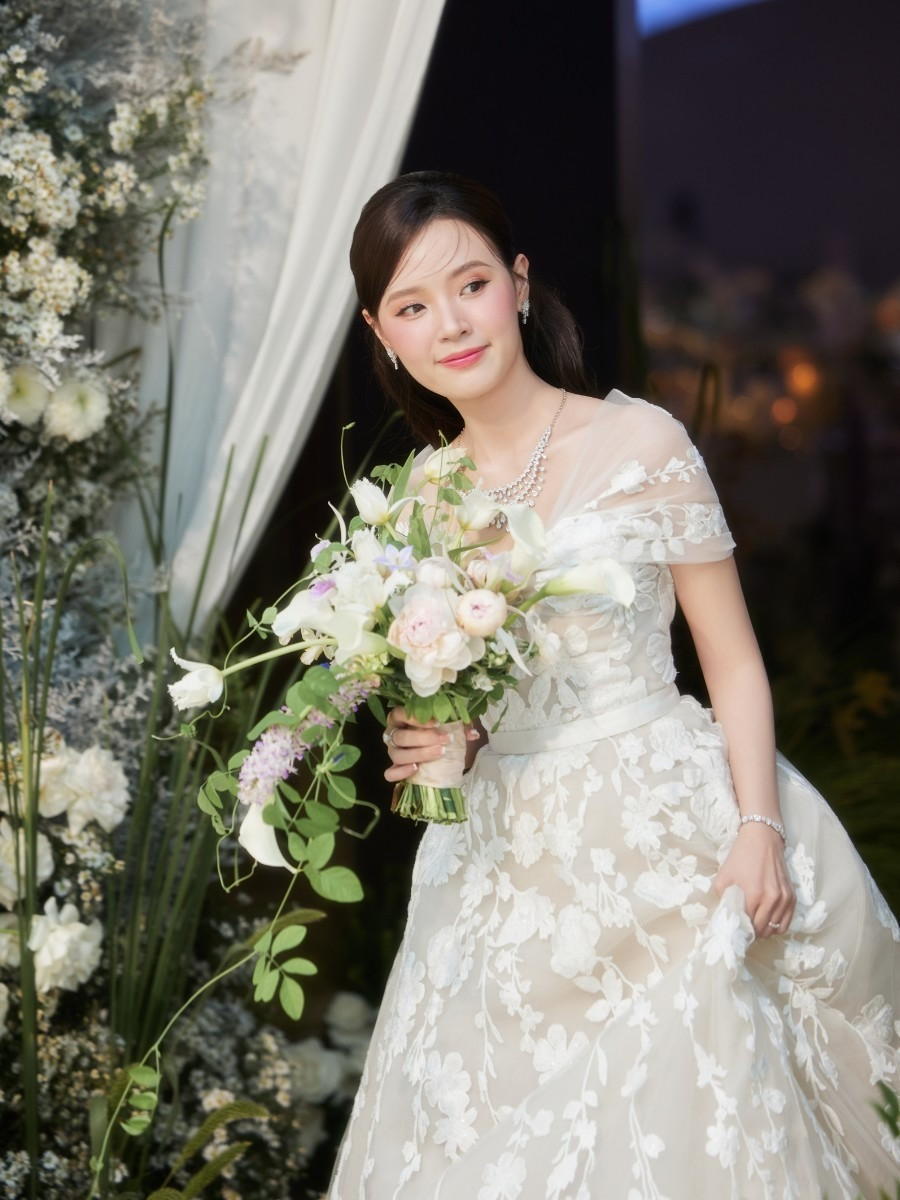 Trong tiệc cưới ngày 29/6, Minh Đạt khóc, nhớ lại ngày định mệnh gặp Midu. Trong tiệc cưới ngày 29/6, Minh Đạt khóc, nhớ lại ngày định mệnh gặp Midu.