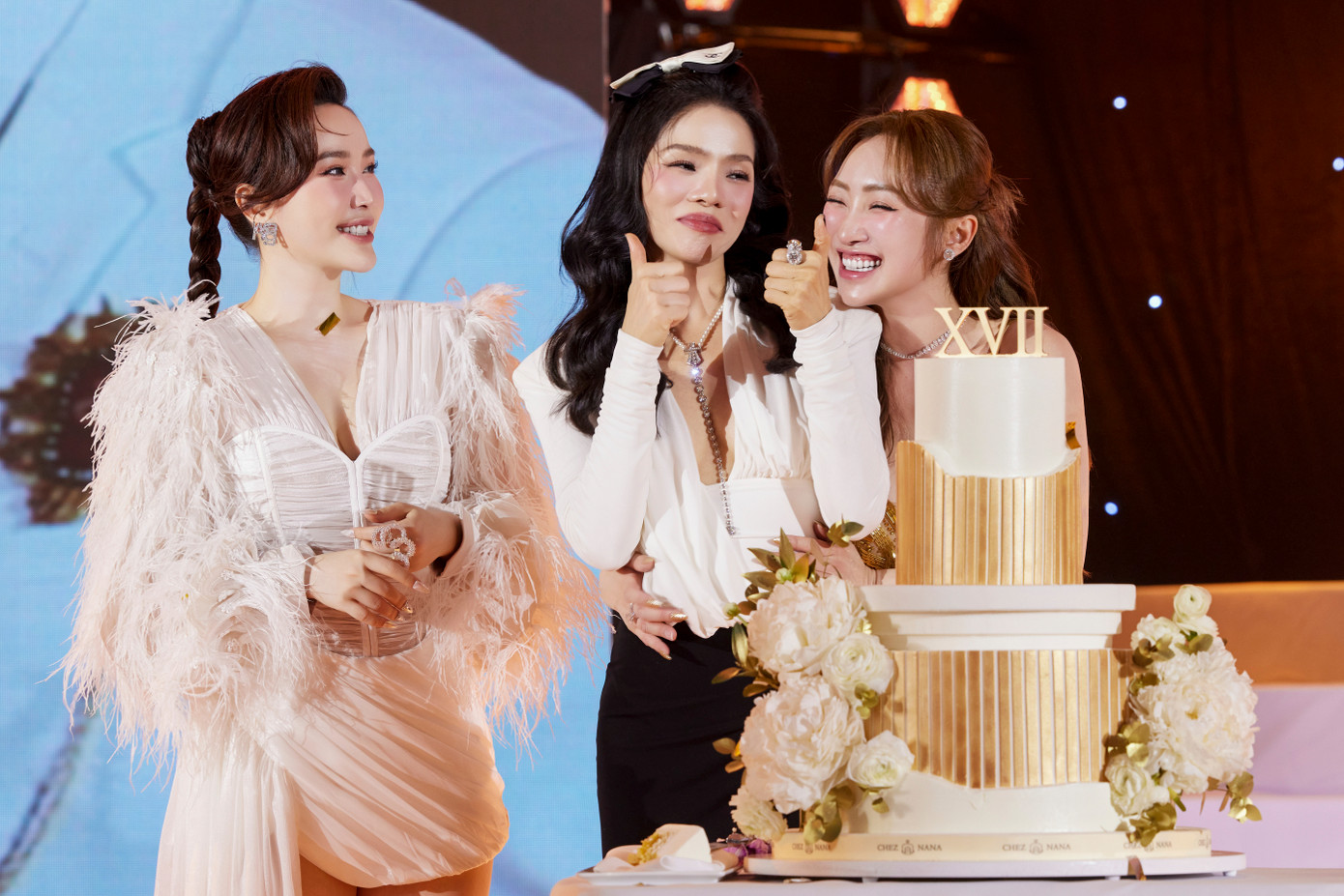 Lệ Quyên nói cô không muốn trở lại thanh xuân vì đang ở giai đoạn hoàn hảo nhất. Lệ Quyên nói cô không muốn trở lại thanh xuân vì đang ở giai đoạn hoàn hảo nhất.