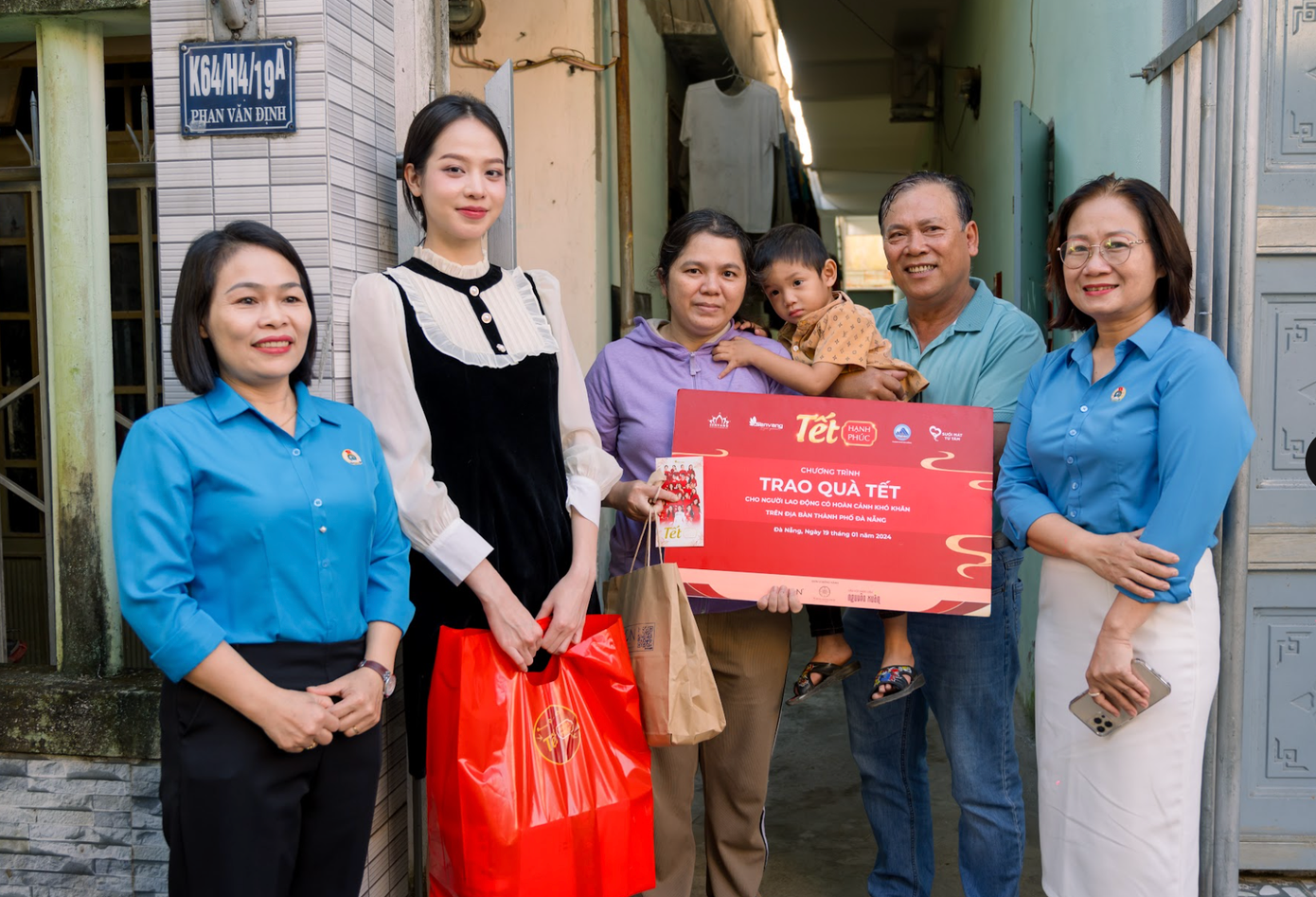 Trước buổi trao quà Tết ở TPHCM, Thạc sĩ Phạm Kim Dung, đạo diễn Hoàng Nhật Nam và Hoa hậu Thanh Thủy thay mặt CLB Suối Mát Từ Tâm thực hiện dự án Tết Hạnh Phúc đến người dân có hoàn cảnh khó khăn tại Đà Nẵng. Chương trình ngày 12/1 diễn ra tại phường Tam Thuận, quận Thanh Khê, phối hợp cùng UBMTTQ Phường Tam Thuận tổ chức.