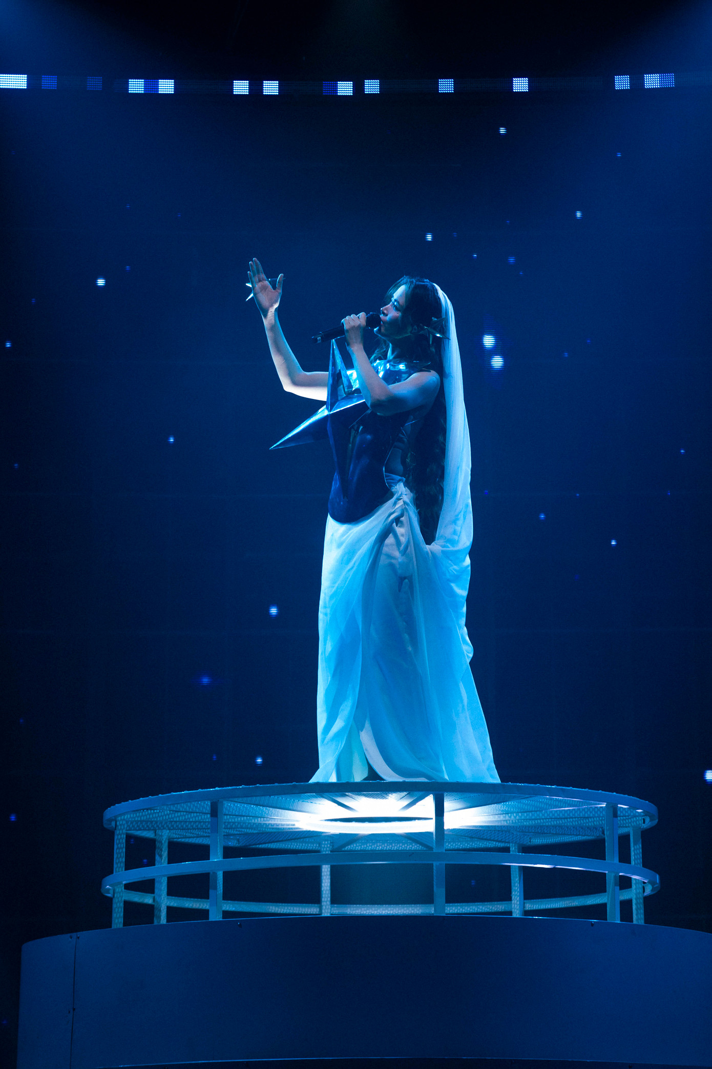 Đông Nhi đầu tư mạnh cho sân khấu showcase đánh dấu 17 năm hành trình hoạt động nghệ thuật.