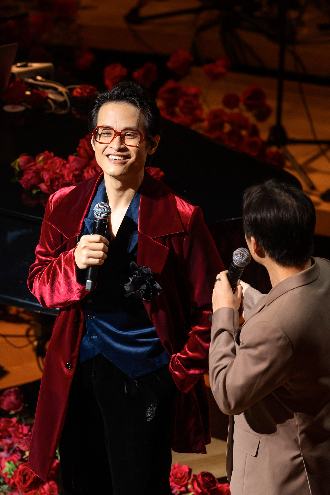 Cuối concert, Hà Anh Tuấn phấn khích trước sự hiện diện của 1.600 khán giả. Hà Anh Tuấn cho rằng những người có mặt tại sân khấu nhà hát Esplanade giúp anh tin vào giá trị đẹp của âm nhạc. Cuối concert, Hà Anh Tuấn phấn khích trước sự hiện diện của 1.600 khán giả. Hà Anh Tuấn cho rằng những người có mặt tại sân khấu nhà hát Esplanade giúp anh tin vào giá trị đẹp của âm nhạc.