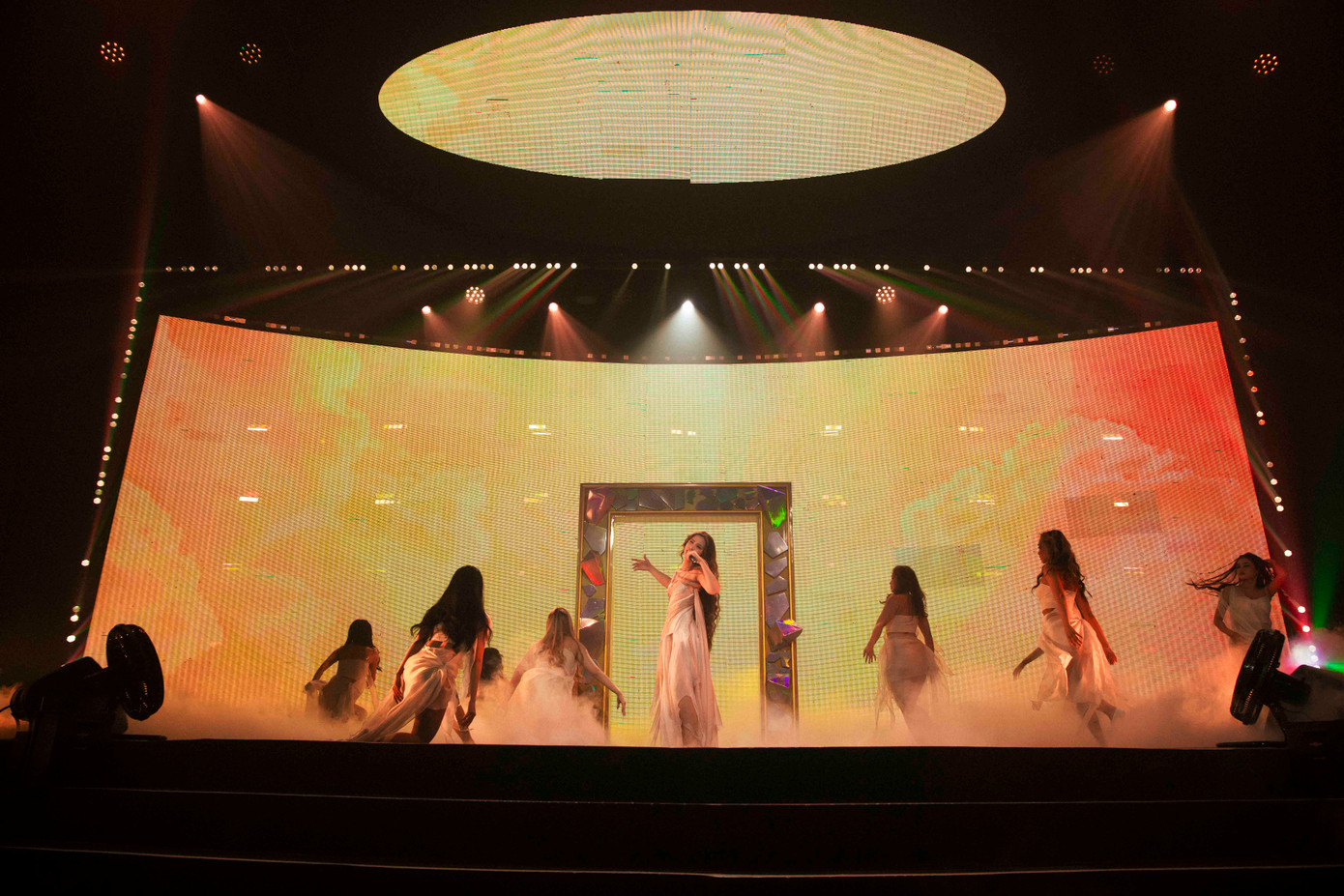 Đông Nhi đầu tư mạnh cho sân khấu showcase đánh dấu 17 năm hành trình hoạt động nghệ thuật.