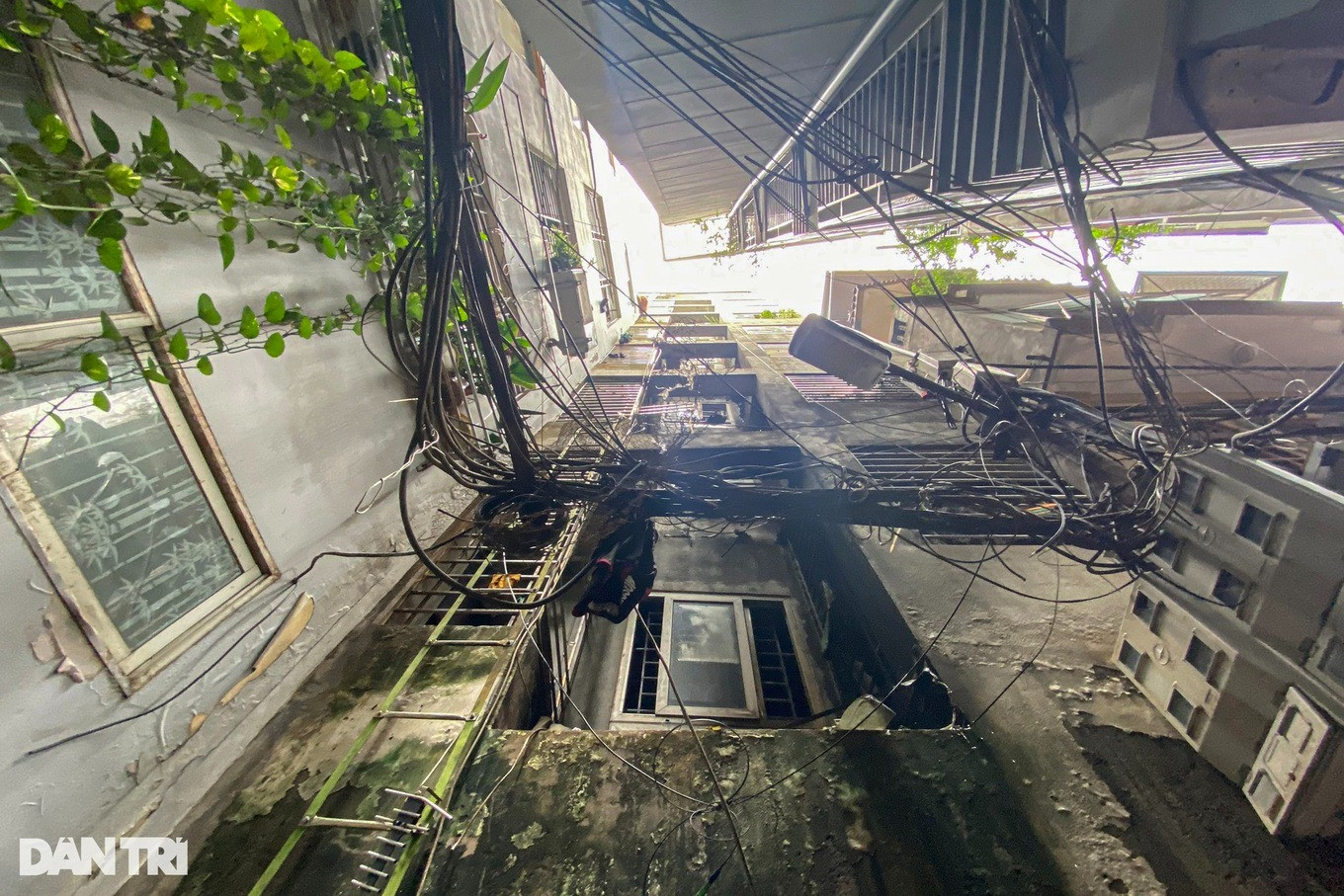 Hiện trường vụ cháy chung cư mini khiến 56 người tử vong (Ảnh: Minh Quang).