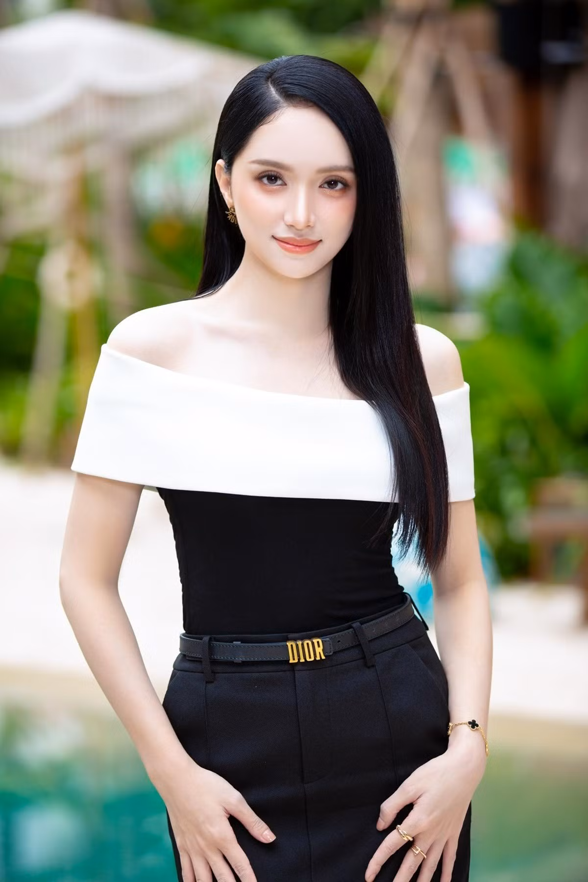 Sắc vóc hiện tại của Hương Giang. Nữ ca sĩ gần đây được chú ý trong vai trò nhà sản xuất của Miss Universe Vietnam, đồng thời là một trong những giám khảo của cuộc thi tìm kiếm đại diện Việt Nam tại Hoa hậu Hoàn vũ.