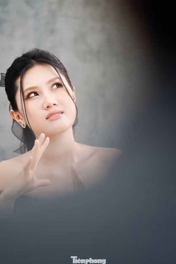 "Nếu đăng quang Hoa hậu Việt Nam 2024, tôi mong muốn quảng bá du lịch miệt vườn tại Vĩnh Long. Du lịch miệt vườn là điều mới mẻ, tôi cần lan tỏa nhiều hơn cho quê hương mình", Thùy Nhiên nói thêm.