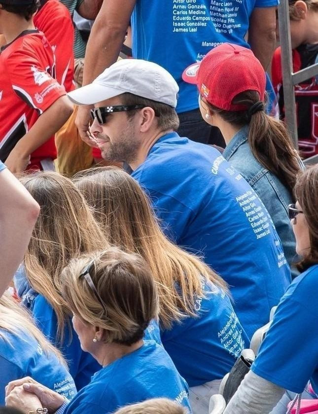 Shakira gặp mặt người yêu cũ trên khán đài hồi tháng 10.