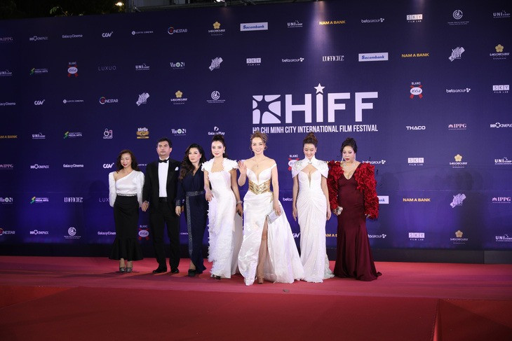 Đức Tiến cùng ê-kíp Đóa hoa mong manh tại Liên hoan phim Quốc tế TPHCM.