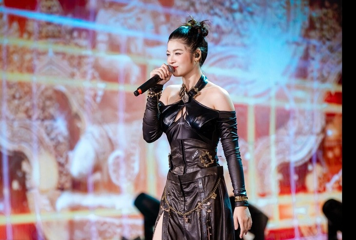 Võ Hoài Anh vào vòng nguy hiểm khi hát ca khúc của nhạc sĩ Trần Tiến. Võ Hoài Anh vào vòng nguy hiểm khi hát ca khúc của nhạc sĩ Trần Tiến.