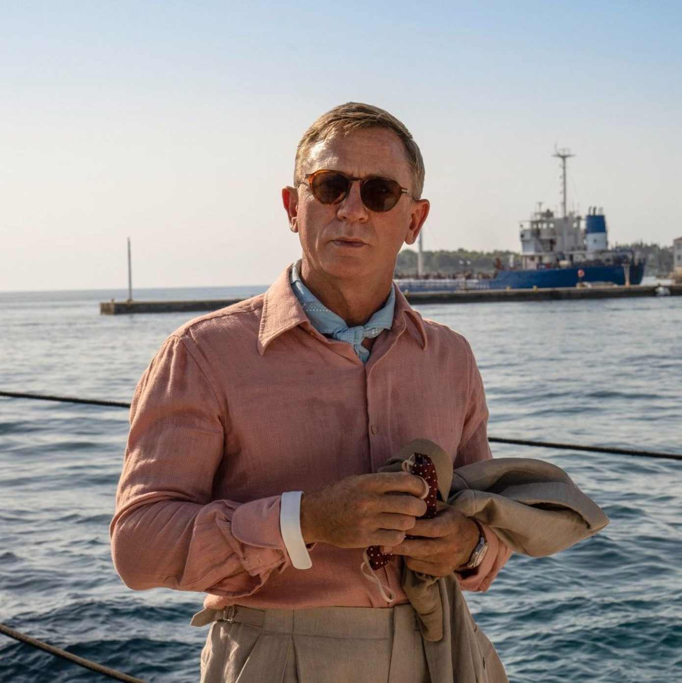 Diễn xuất chắc tay của Daniel Craig và Edward Norton cứu cánh cho phần phim này.