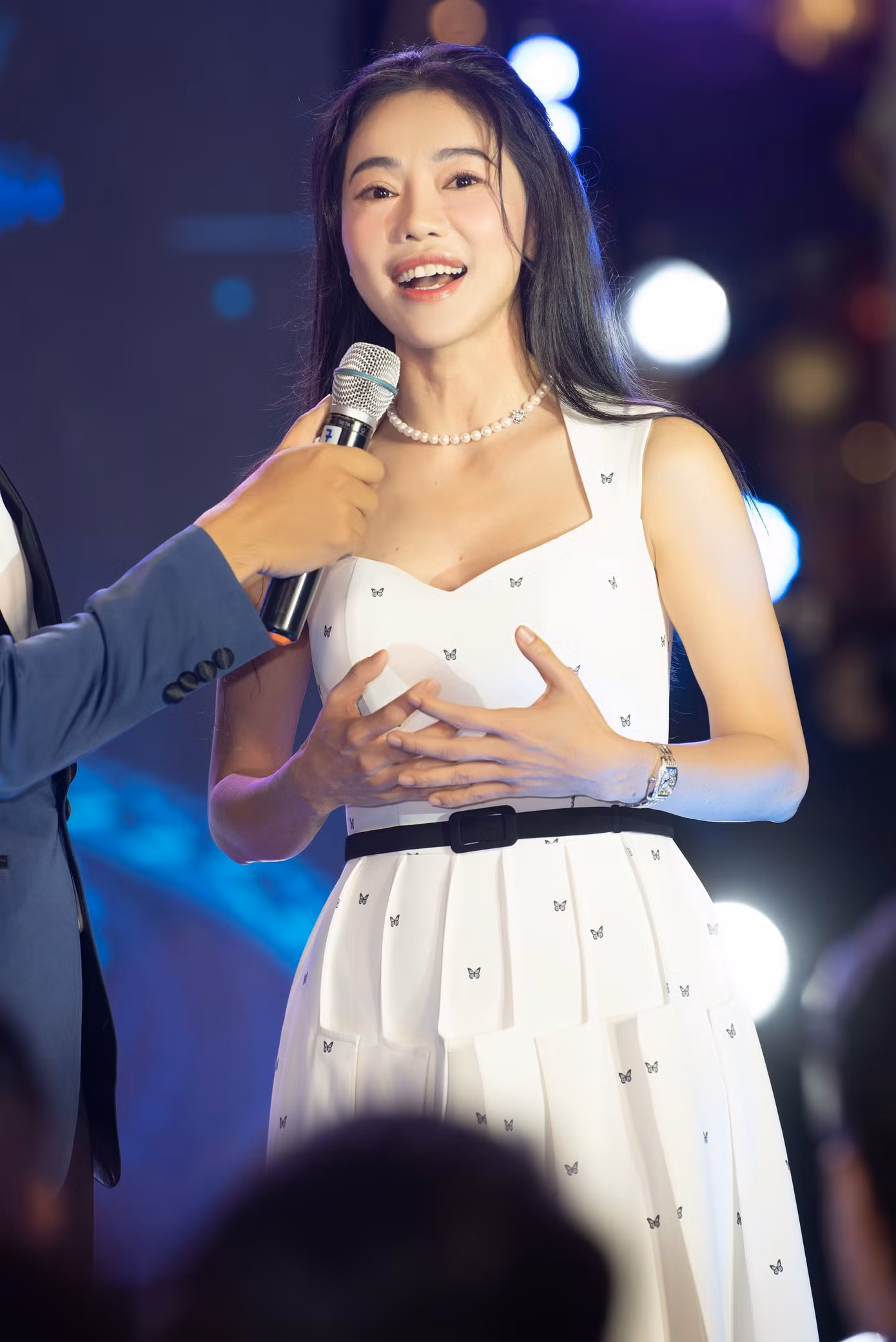 Phát biểu tại chương trình Chào xuân rực rỡ, bà Phạm Kim Dung, giám đốc quốc gia cuộc thi Miss Grand Vietnam, đại diện đăng cai Miss Grand International 2023, cho biết bà tự hào khi Sen Vàng trong năm qua tạo ra dấu son trong sự nghiệp tổ chức cuộc thi hoa hậu của công ty. "Sự kiện nhan sắc thì chúng tôi làm nhiều, nhưng làm sao để thông qua đó quảng bá được văn hóa, con người, ẩm thực, những điều thuộc về Việt Nam ra ngoài thế giới, đó mới chính là những điều chúng tôi đang nỗ lực. Chúng tôi đã đưa cuộc thi đi qua những miền di sản của Việt Nam: Hà Nội, Hạ Long, Đà Nẵng, Hội An, Huế và cuối cùng chúng tôi tiễn khách ở thành phố mang tên Bác - TPHCM", bà Phạm Kim Dung chia sẻ.