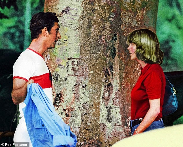 Charles và Camilla gặp nhau từ những năm 1970. Charles và Camilla gặp nhau từ những năm 1970.