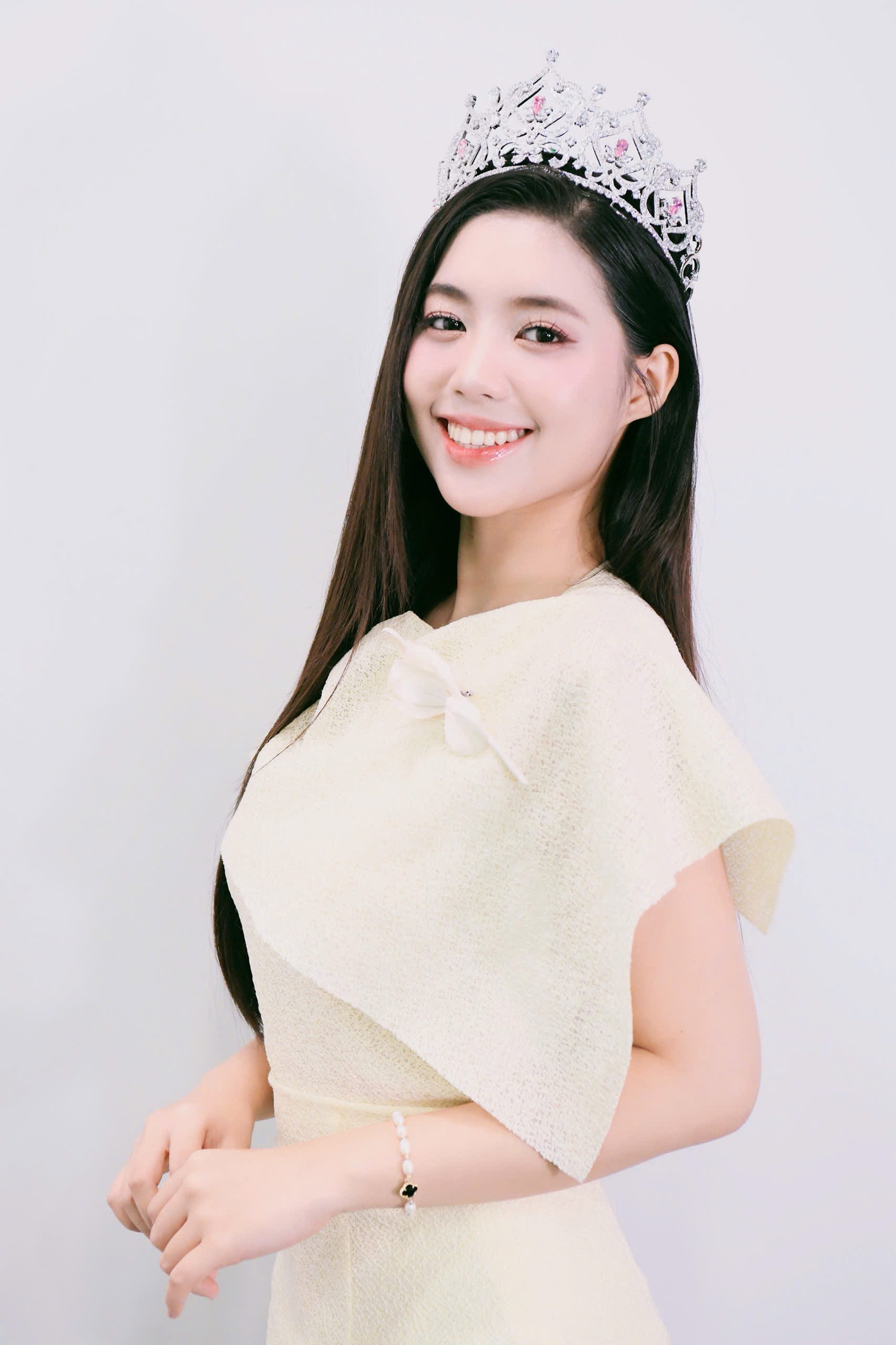 Cận vẻ ngoài của Á hậu Châu Anh sau 3 ngày đăng quang Á hậu 1 Hoa hậu Việt Nam 2024.