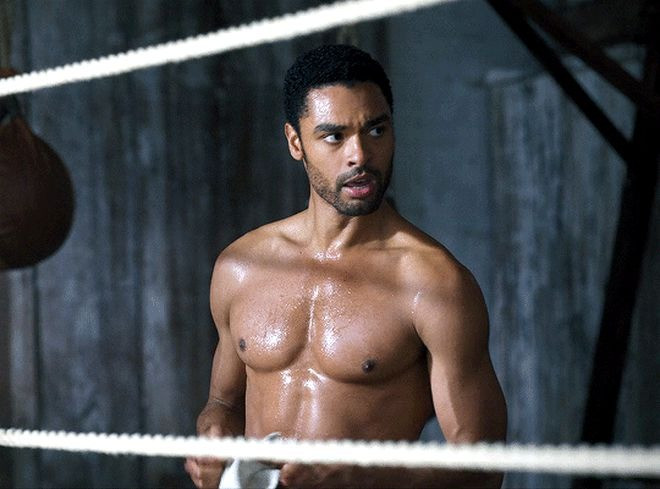 Sau thành công của Bridgerton, tài tử sinh năm 1988 được nhiều người dự đoán thay thế Daniel Craig đảm nhận vai James Bond. Hollywood Reporter từng nhận định nam diễn viên làm thay đổi lịch sử điện ảnh khi trở thành 007 da màu đầu tiên trên màn ảnh rộng. Song, vai diễn điệp viên thương hiệu thuộc về Aaron Taylor-Johnson, theo Screenrant.