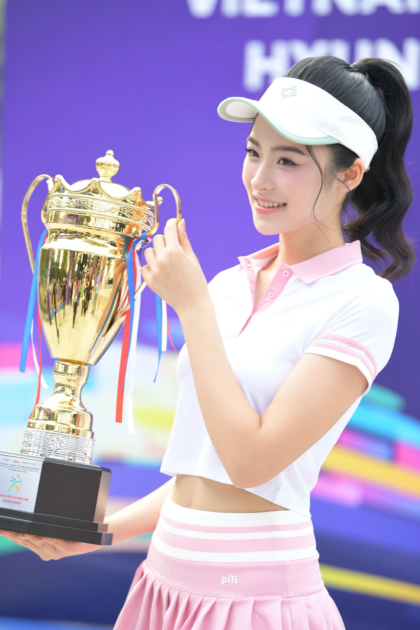 Á hậu Vân Nhi nói cô được bạn bè giới thiệu chơi pickleball, đã thử sức và lên sân nhưng chưa tự tin đăng ký tham gia giải đấu chuyên nghiệp.