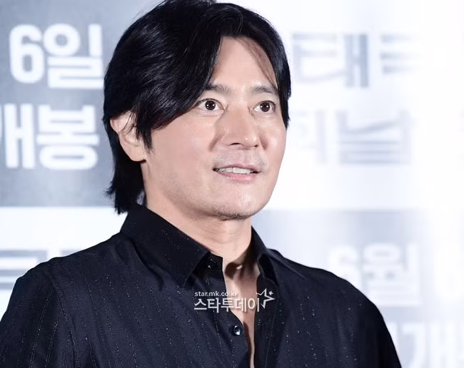 Tại buổi chiếu lại Cờ Thái cực giương cao, Jang Dong Gun liên tục nói bộ phim được nhiều người nhớ đến sau 20 năm là vinh dự cho đạo diễn và diễn viên tham gia.