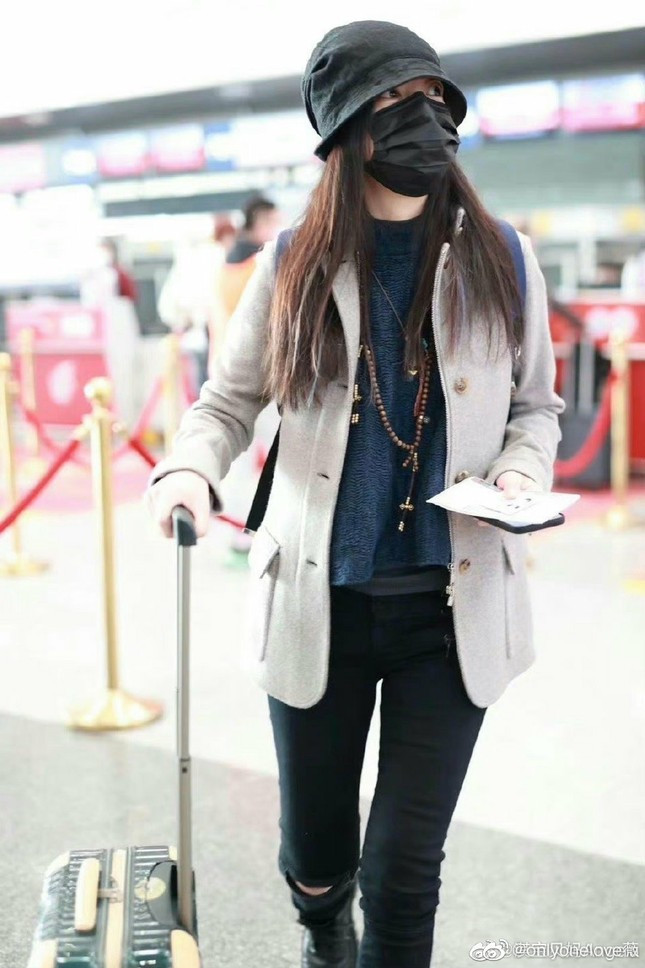 Triệu Vy bí ẩn sau khi có thông tin bị cơ quan chức năng Trung Quốc xóa sổ.