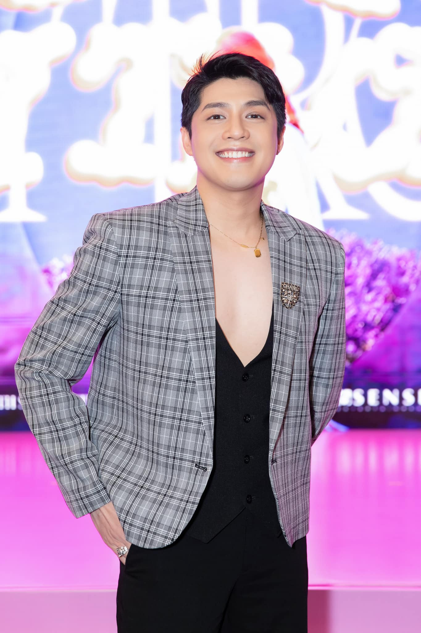 Hình ảnh gần đây của Noo Phước Thịnh.