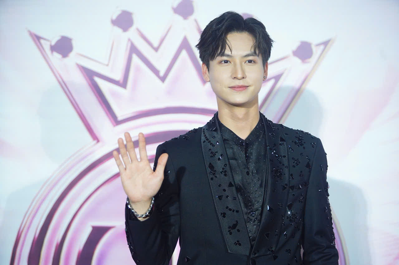 Người mẫu Xuân Thắng - MC series truyền hình thực tế Hoa hậu Việt Nam 2024 - có mặt ủng hộ 41 thí sinh trong đêm chung khảo.