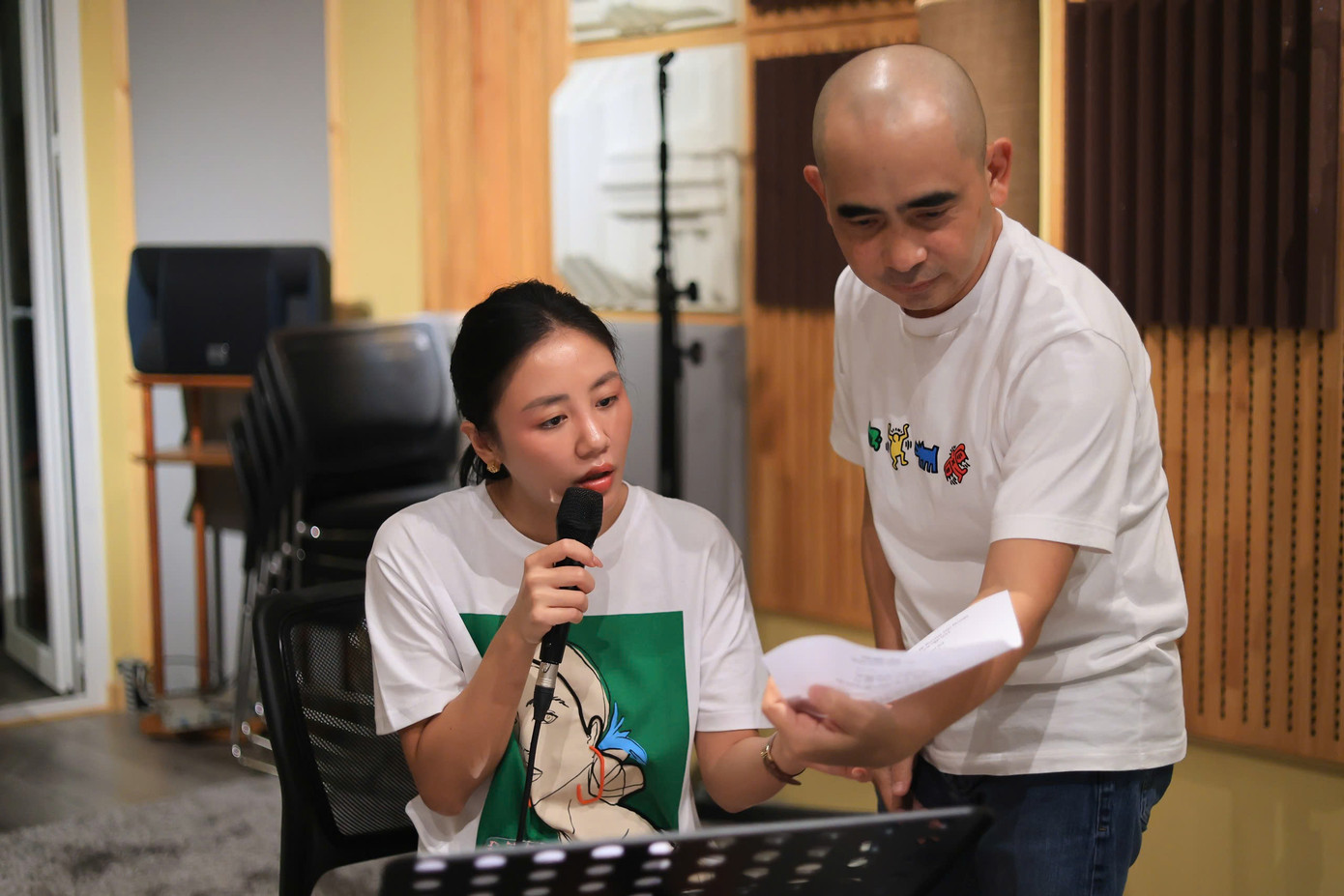 Trong live concert sắp tới, Đức Trí yêu cầu Văn Mai Hương hát lại ca khúc chưa công bố bản thu và từng làm khó nữ ca sĩ. &quot;Lúc Văn Mai Hương 16 tuổi, tôi gửi bài này và nhờ cô ấy thu âm. Dù Hương hát hay nhưng bản thu được giữ lại vì nhiều lý do. Concert Có đôi lần cũng là dịp khán giả nghe Văn Mai Hương lần đầu thể hiện ca khúc này&quot;, Đức Trí chia sẻ.