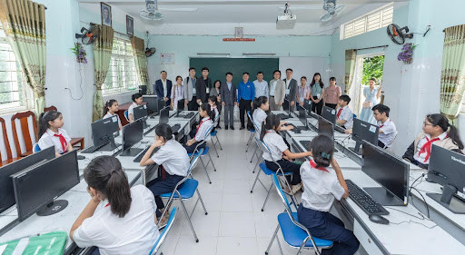 Phòng máy tính trao tặng cho Trường THCS Phạm Văn Đồng, Hoà Vang, Đà Nẵng