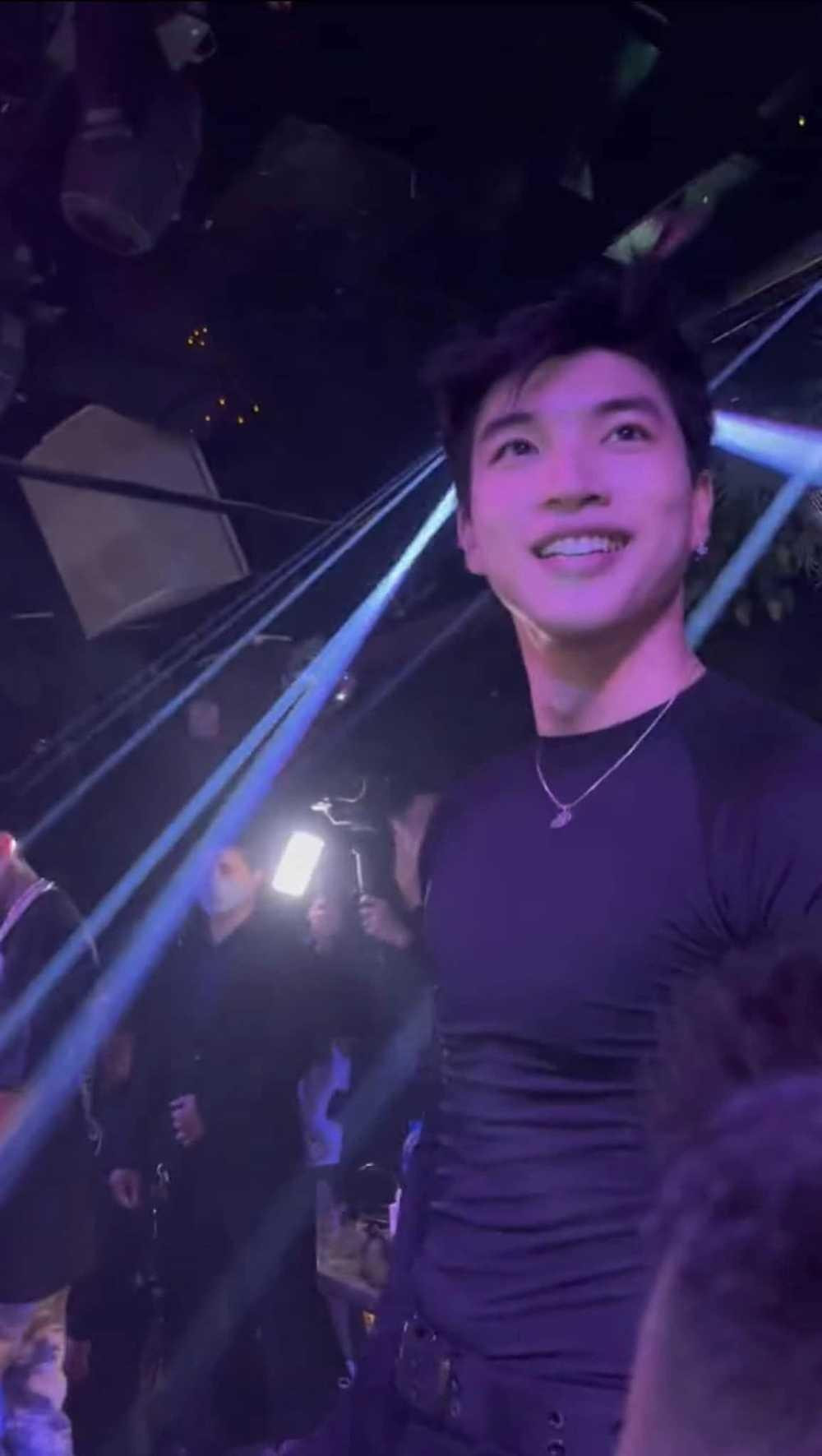 MONO và HIEUTHUHAI gần đây chuộng phong cách bó sát. Ảnh: FBNV. MONO và HIEUTHUHAI gần đây chuộng phong cách bó sát. Ảnh: FBNV.