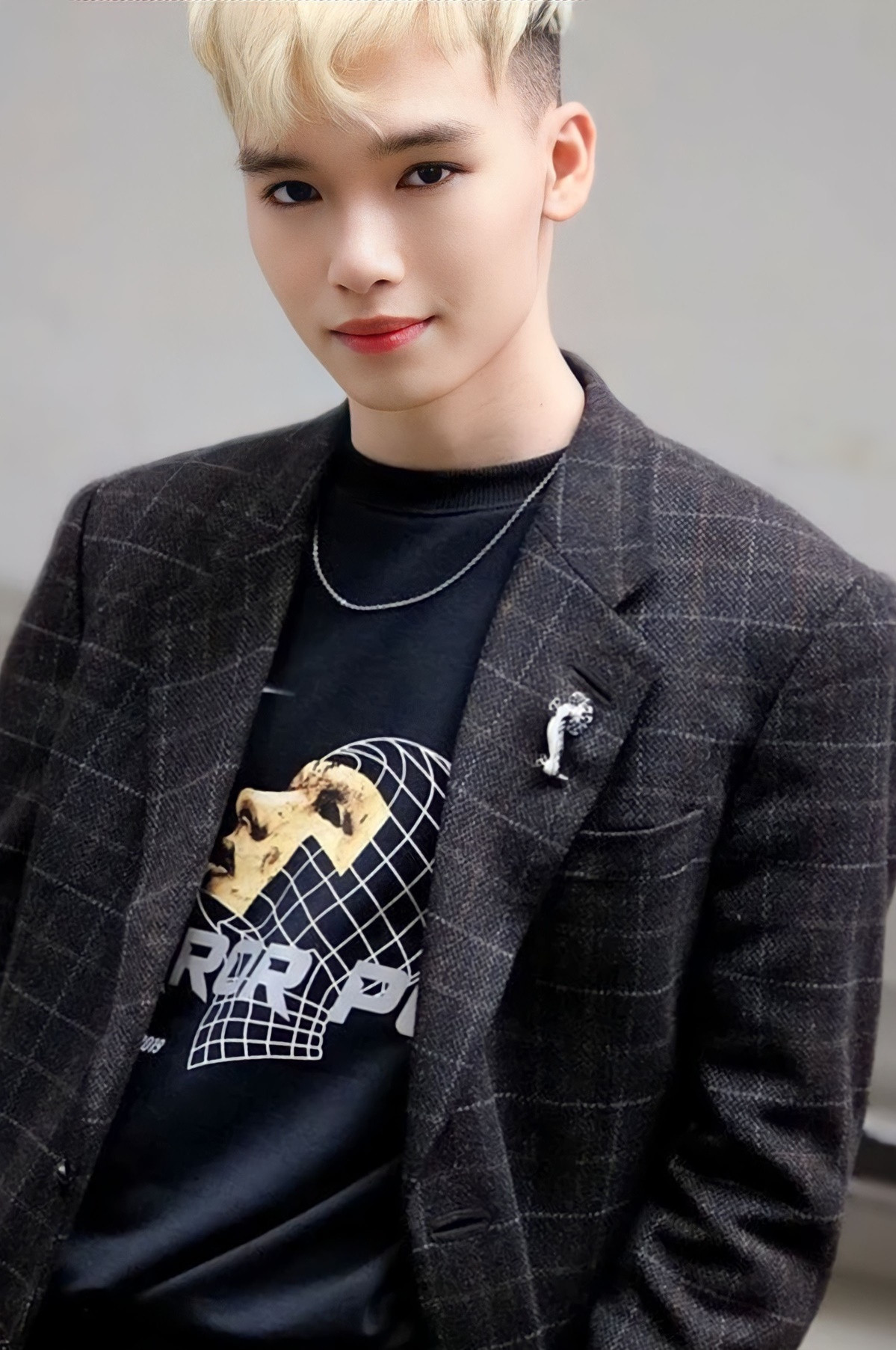 Nam ca sĩ qua đời do đột quỵ. Nam ca sĩ qua đời do đột quỵ.