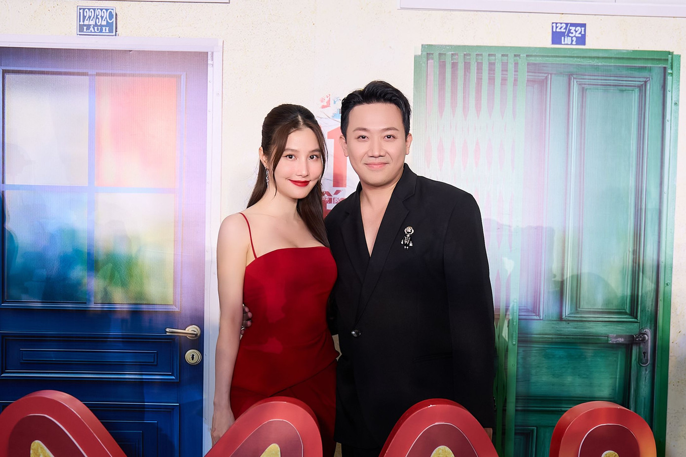 Diễm My 9X nền nã với áo hai dây.