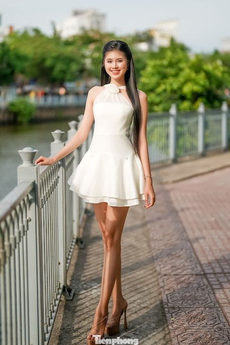 Võ Đoàn Bảo Hà (23 tuổi, Đồng Nai) là một trong 8 cô gái khu vực phía Nam vào top 25 Hoa hậu Việt Nam, chuẩn bị cho đêm kết diễn ra tại Huế. Tại đêm chung khảo 20/4, cô là một trong ba thí sinh được gọi tên cuối. Bảo Hà nói cô nín thở chờ nghe kết quả. "Khi nghe MC đọc tên Bảo Hà, tôi vỡ òa cảm xúc. Tôi biết ơn gia đình, ban tổ chức và cả chính mình vì nỗ lực để có mặt trong đêm chung kết của Hoa hậu Việt Nam 2024", Bảo Hà nói.