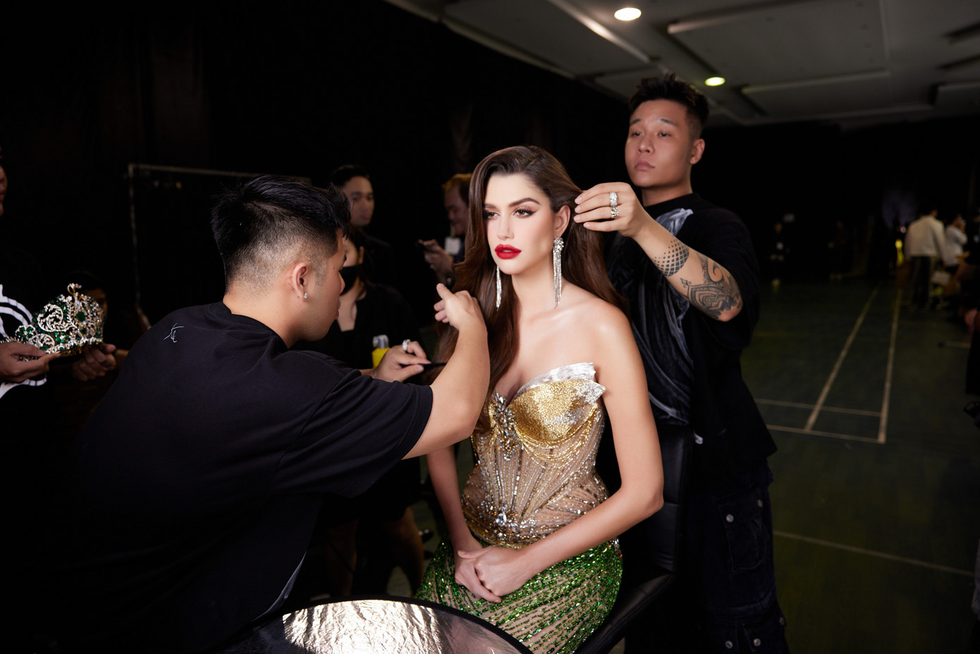 Đương kim Hoa hậu Hòa bình Quốc tế sang Việt Nam cuối tháng 8 để tham dự đêm chung kết Hoa hậu Hòa bình Việt Nam. Isabella Menin ở lại TPHCM để chụp ảnh, thực hiện quảng bá cho cuộc thi Miss Grand International diễn ra tại Việt Nam vào tháng 10.