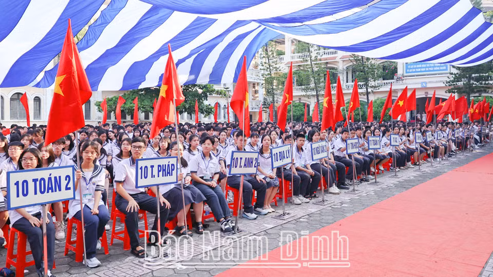 Các học sinh tham dự Lễ khai giảng. Các học sinh tham dự Lễ khai giảng.