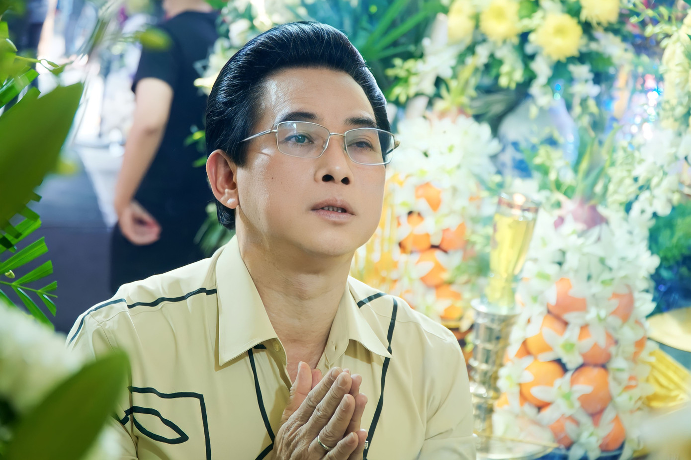 Nghệ sĩ Ngân Tuấn - một trong những nam nghệ sĩ đóng cùng Vũ Linh nhiều nhất khi video cải lương thịnh hành. Trong nhiều cuộc phỏng vấn, Ngân Tuấn gọi NSƯT Vũ Linh là sư phụ, người thầy và người anh lớn trong nghề. Ảnh: Phạm Thành Trung. Nghệ sĩ Ngân Tuấn - một trong những nam nghệ sĩ đóng cùng Vũ Linh nhiều nhất khi video cải lương thịnh hành. Trong nhiều cuộc phỏng vấn, Ngân Tuấn gọi NSƯT Vũ Linh là sư phụ, người thầy và người anh lớn trong nghề. Ảnh: Phạm Thành Trung.