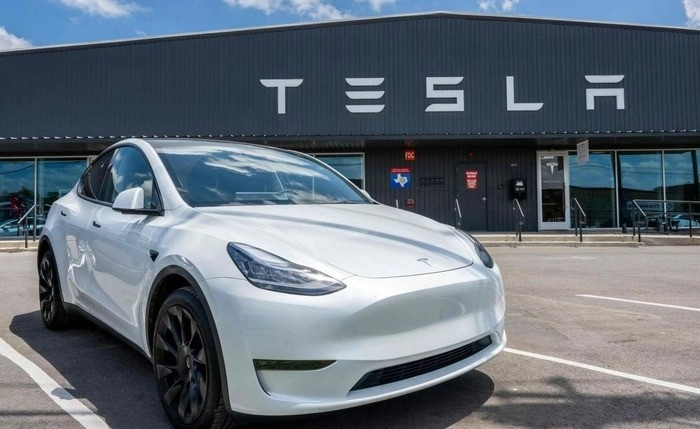 Tesla đối mặt nhiều khó khăn. Tesla đối mặt nhiều khó khăn.