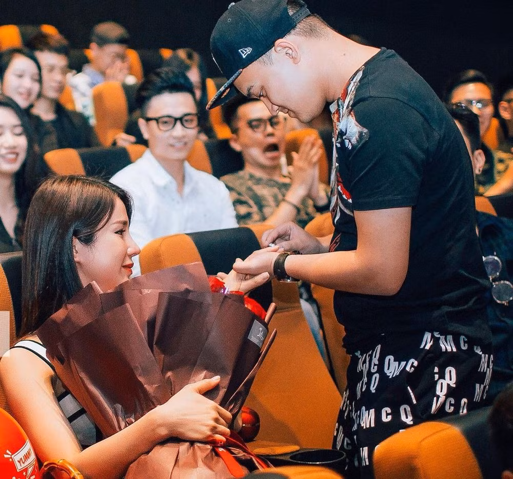Diệp Lâm Anh và chồng cũ Nghiêm Đức tranh chấp quyền nuôi hai con. Diệp Lâm Anh và chồng cũ Nghiêm Đức tranh chấp quyền nuôi hai con.