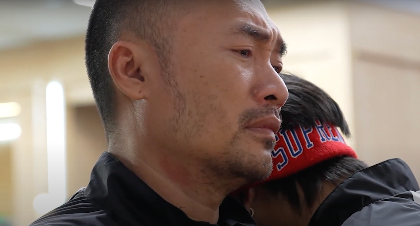 28 anh tài xúc động khi danh thủ Hồng Sơn, ca sĩ Hà Lê ra về.