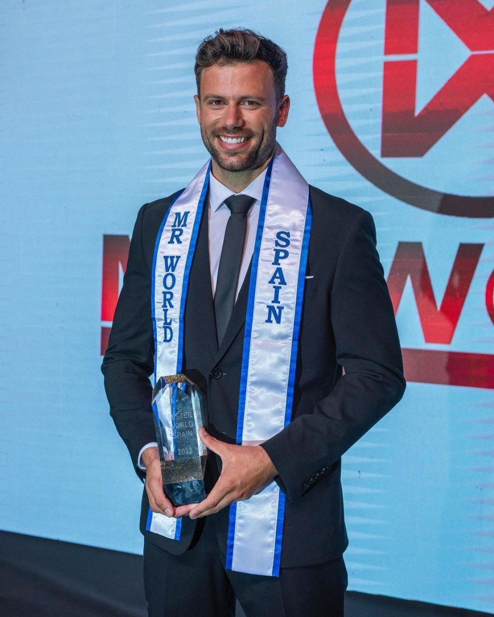 Trước thềm chung kết, Mr World Tây Ban Nha được nhiều thí sinh Nam vương Thế giới dự đoán đăng quang. Thí sinh 28 tuổi có vẻ đẹp thanh lịch, dự án nhân ái thiết thực mang tính thiết thực nhất Mr World. Với dự án nhân ái kêu gọi nâng cao tinh thần về căn bệnh thoái hóa cột sống, Mr World Tây Ban Nha muốn tạo ra tác động tích cực toàn cầu trong lĩnh vực y tế.