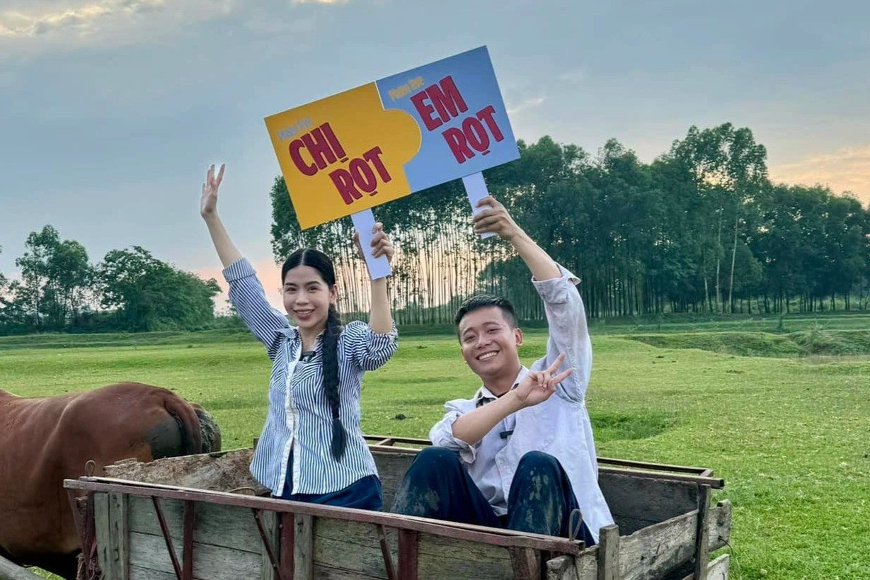 Sai lầm khiến "Chị em rọt" Quang Linh Vlogs - Hằng Du Mục chịu trách nhiệm hình sự. Sai lầm khiến "Chị em rọt" Quang Linh Vlogs - Hằng Du Mục chịu trách nhiệm hình sự.