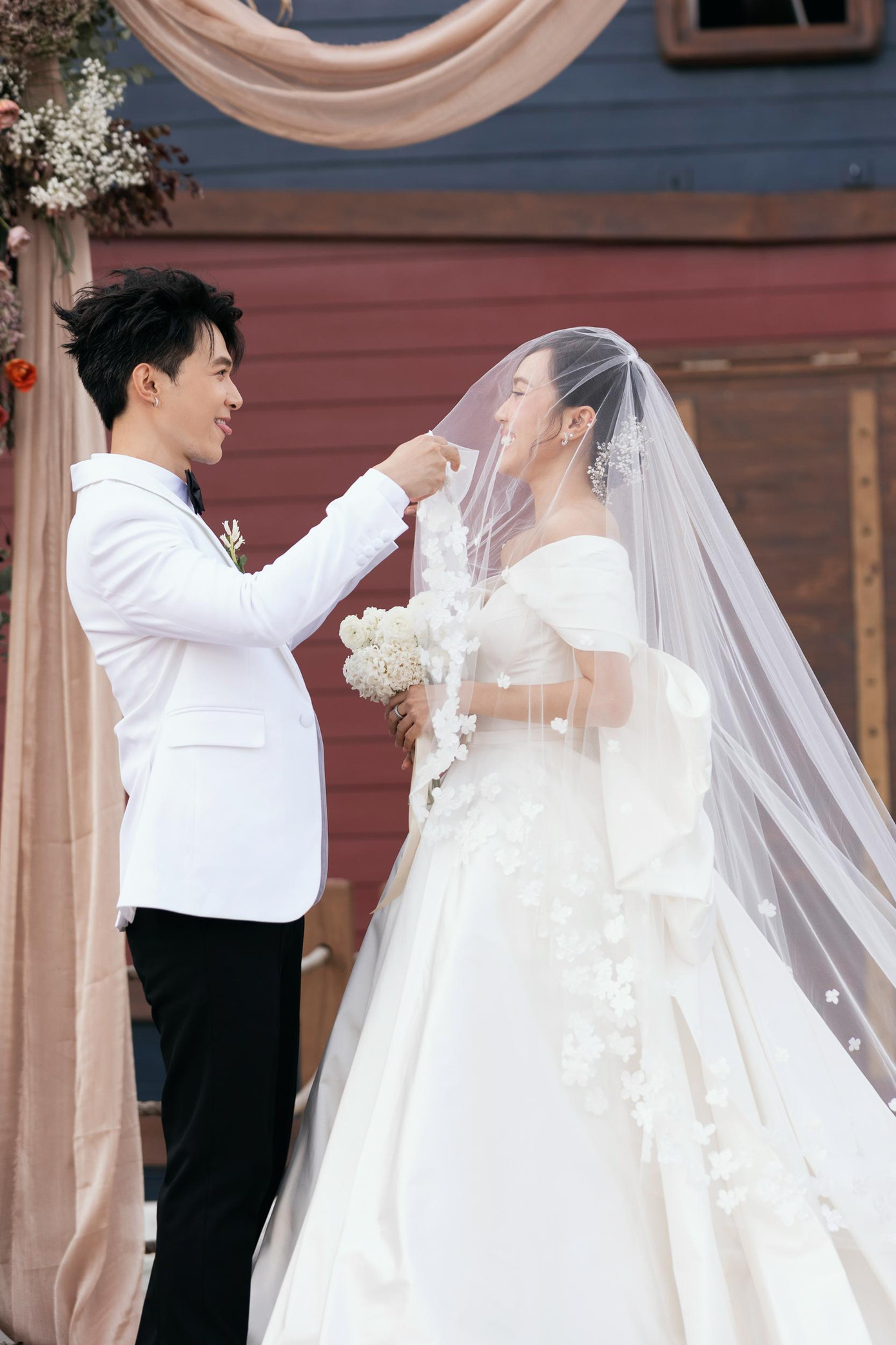 Khoảnh khắc hạnh phúc của Diệu Nhi và Anh Tú. Ảnh: NVCC.