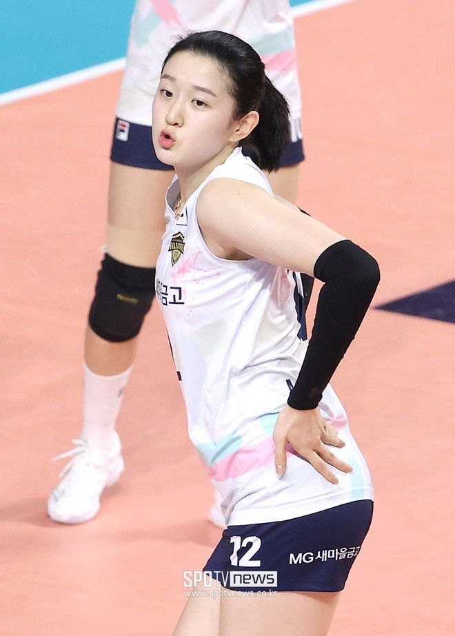 PSY và vận động viên Lee Da Hyeon từng gây sốt khi nhảy theo See tình.