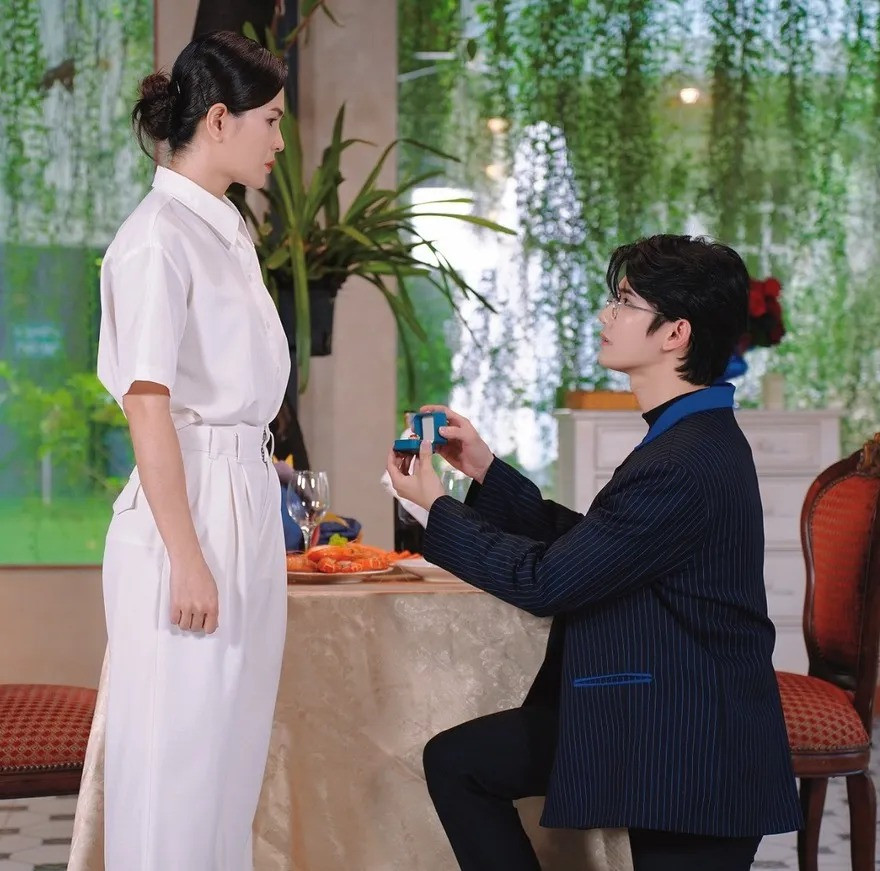 Thùy Trang gây tranh cãi khi nhận lời tham gia bộ phim có kịch bản nhảm nhí. Thùy Trang gây tranh cãi khi nhận lời tham gia bộ phim có kịch bản nhảm nhí.