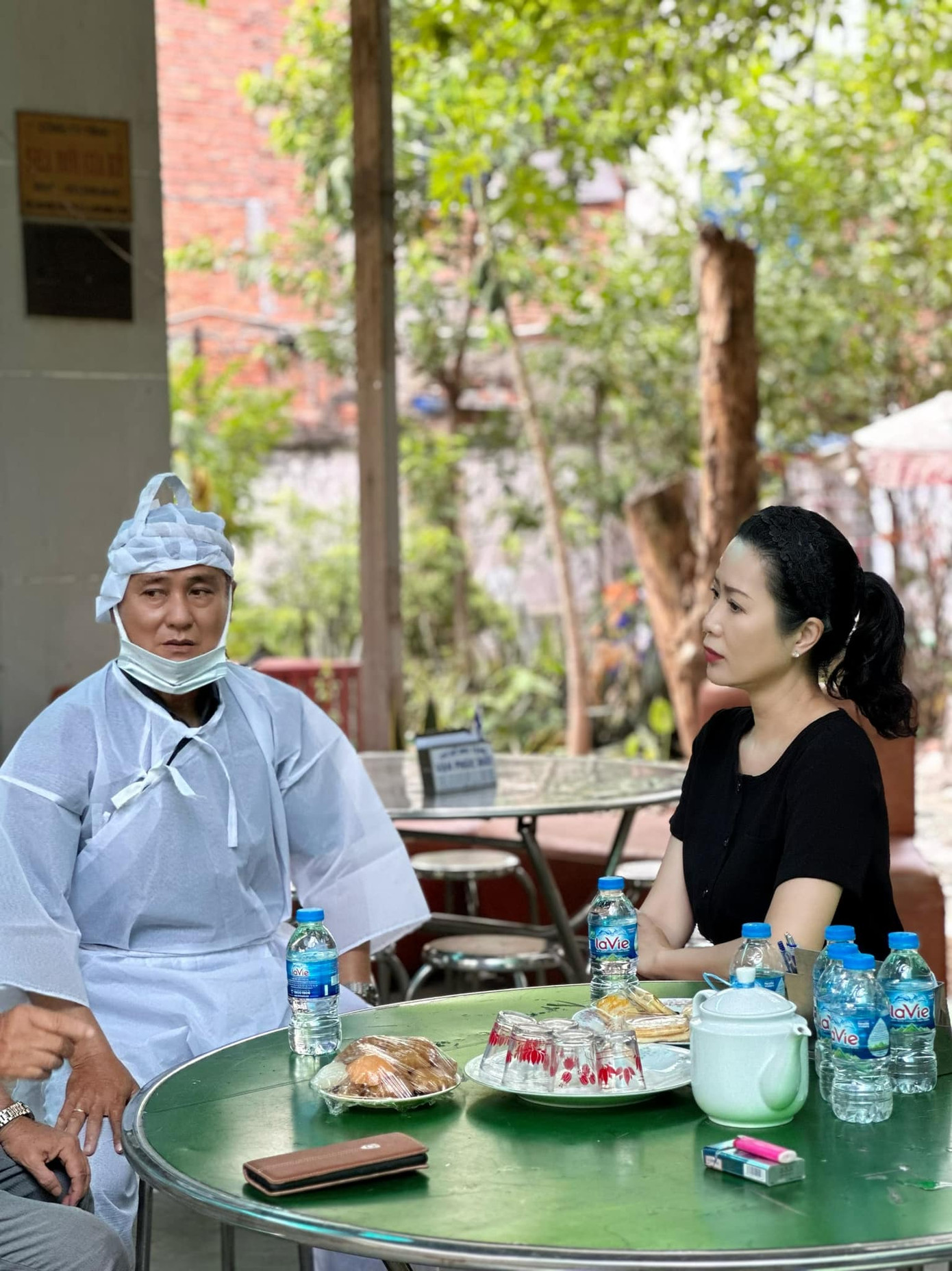 Diễn viên Trịnh Kim Chi túc trực tại Viện Dưỡng lão để chu toàn tang lễ cho nghệ sĩ Thiên Kim. Ảnh: NVCC.