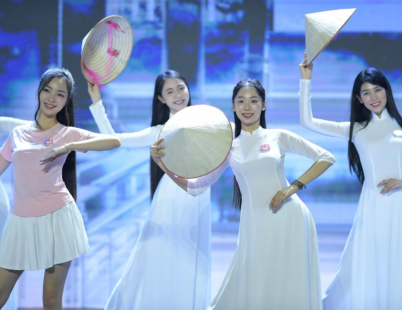 Thí sinh sẵn sàng cho đêm chung khảo toàn quốc Hoa hậu Việt Nam diễn ra lúc 20h tối nay (20/4).