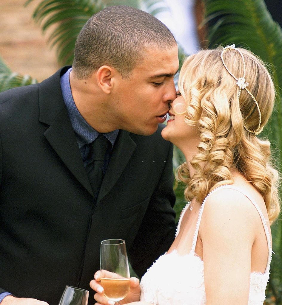 Năm 1999, anh kết hôn với nữ tuyển thủ Milene Domingues. Đây là người vợ có hôn thú đầu tiên của siêu sao bóng đá. Cả hai ly hôn sau 3 năm chung sống và có một con chung. Thời điểm đó, truyền thông nói vợ anh không chịu được thói trăng hoa của chồng.