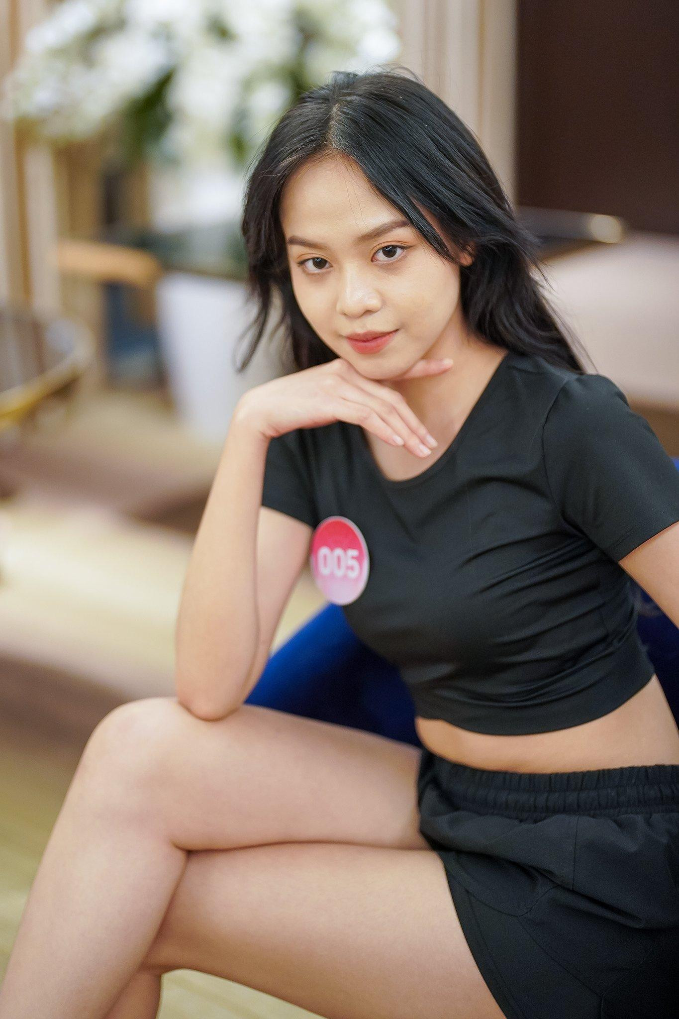 Thanh Thủy cũng là thí sinh có chiều cao nổi bật nhất Hoa hậu Việt Nam 2022. Đôi chân dài cùng chiều cao 1,75 m, khả năng trình diễn năng lượng đang giúp Hoa khôi Sinh viên Đà Nẵng sinh năm 2002 tiến xa trong hành trình chinh phục vương miện.