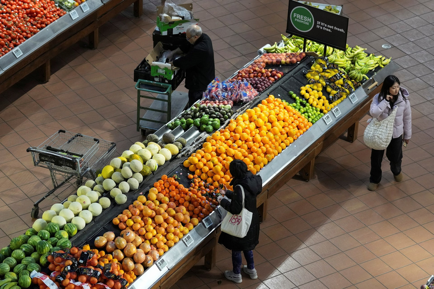 Lo ngại giá thành gia tăng sau lệnh áp thuế giữa các nước.